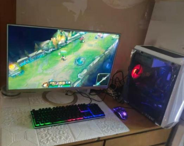 i7八线程独立显卡2G硬盘32寸